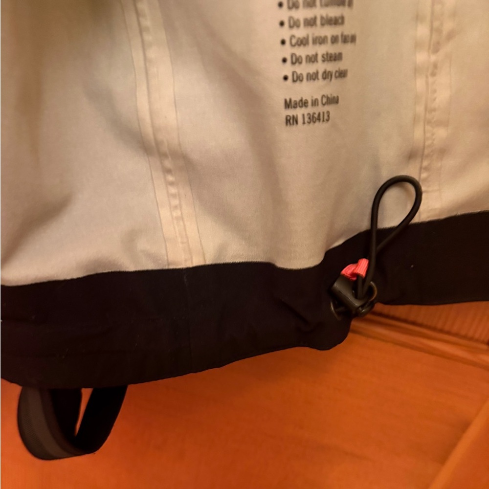 Rapha Core Rainjacket - image 6